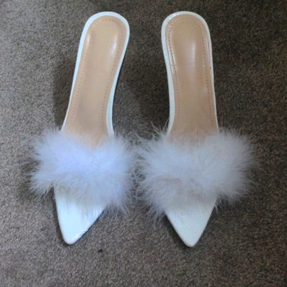 Fluffy pointed heel